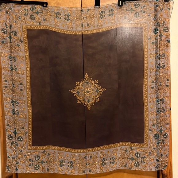 Beautiful silk shawl. Rich dark blue with light blue and gold ornament. 40 x 40. - Picture 2 of 5